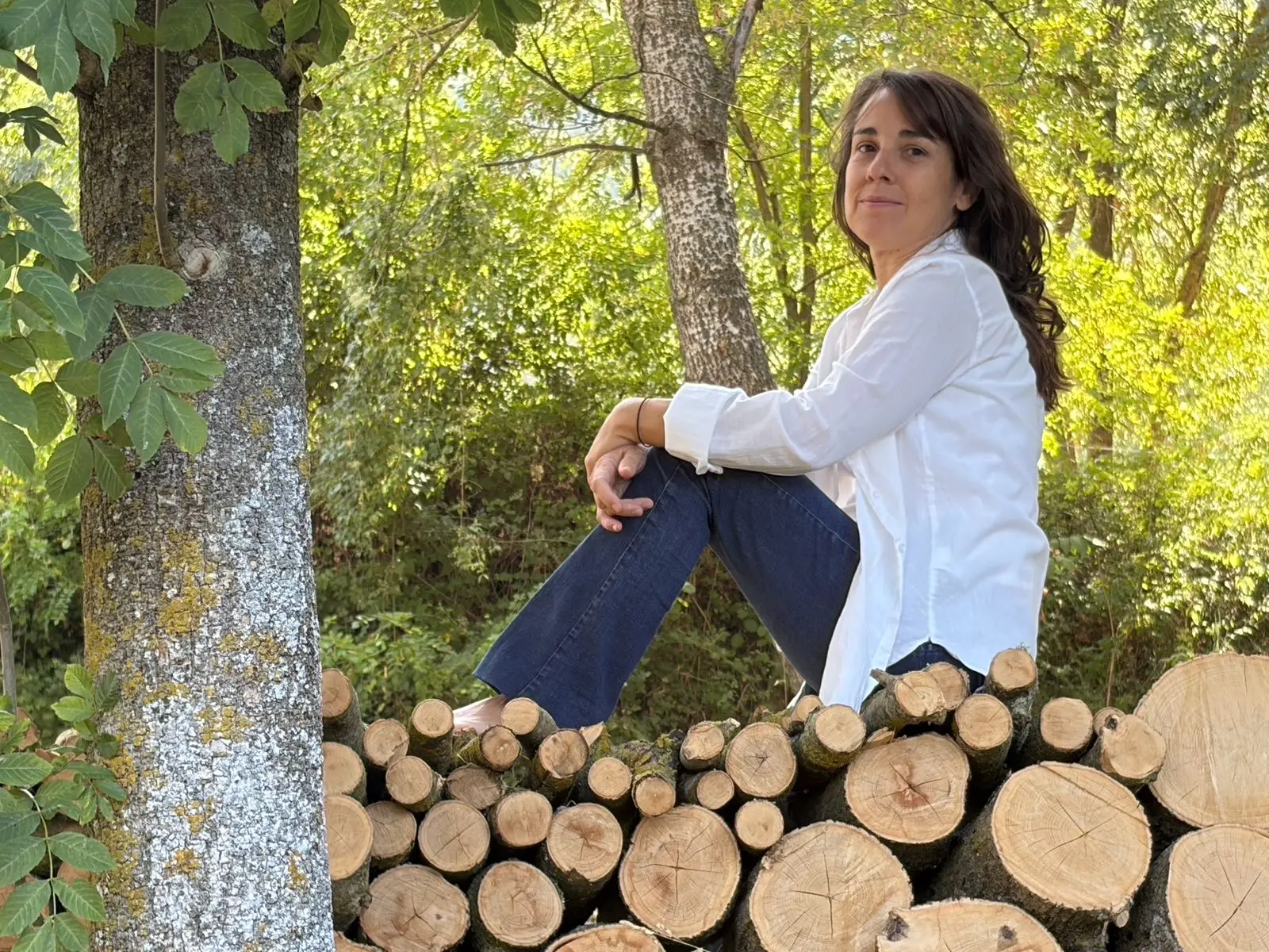 Amanda Zarza en contacto con la naturaleza, salud integrativa